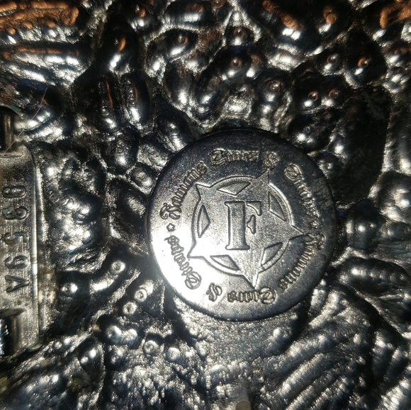 Vintage Famous Stars and Straps Large Flowers Roses Belt Buckle Hot Topic Barker - Picture 4 of 5